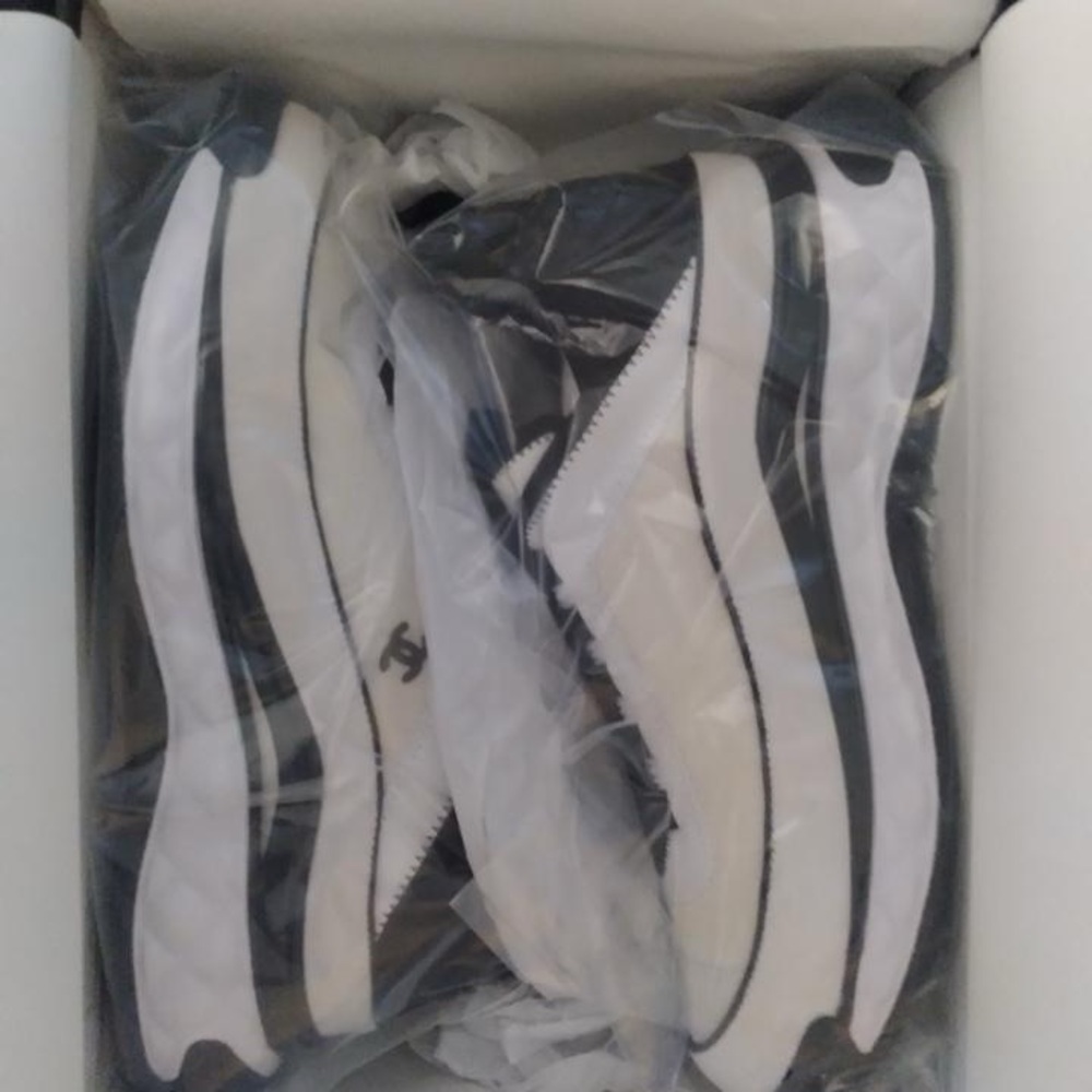 Chanel suede trainer black and white unisex size 11 EU 45